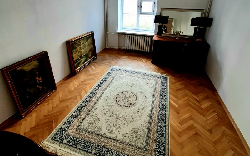 Warsaw apartment with carpet