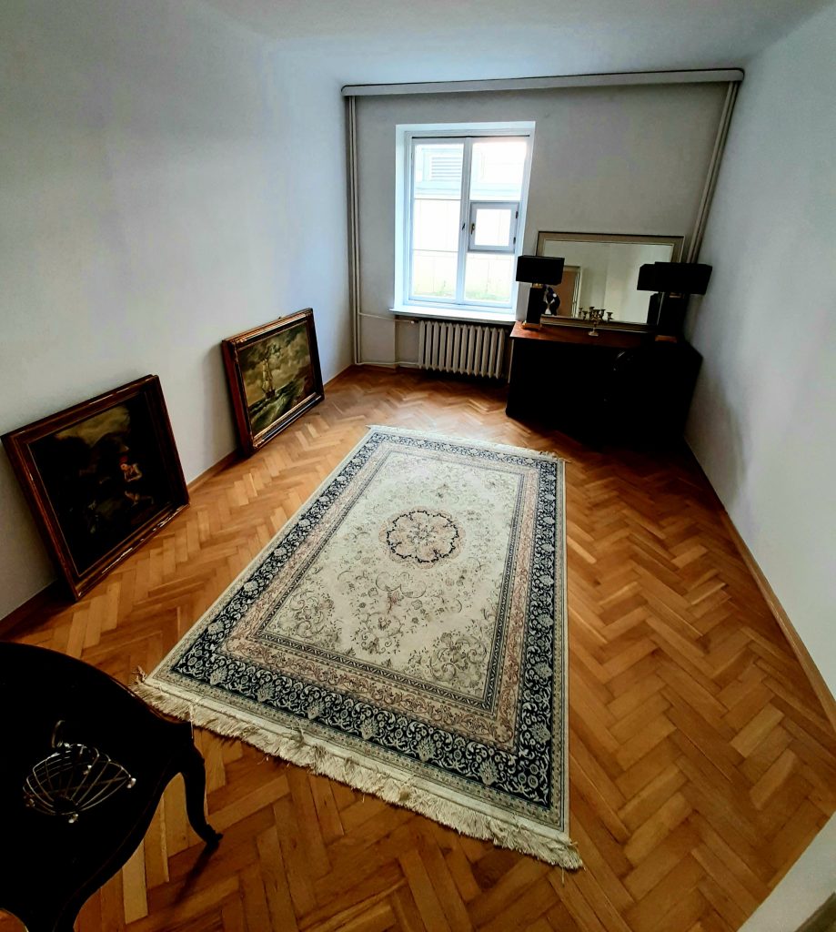 Warsaw apartment with carpet
